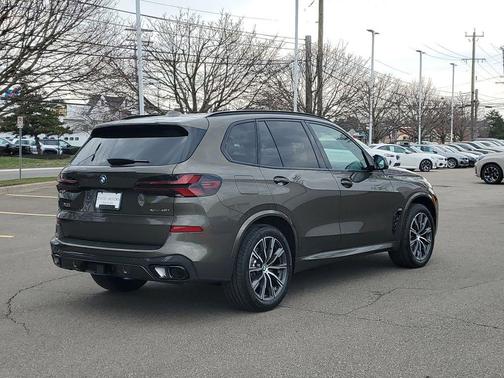 Manhattan Green Metallic 2026 BMW X5 xDrive40i