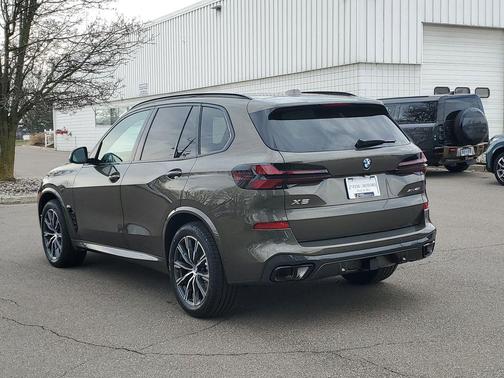 Manhattan Green Metallic 2026 BMW X5 xDrive40i