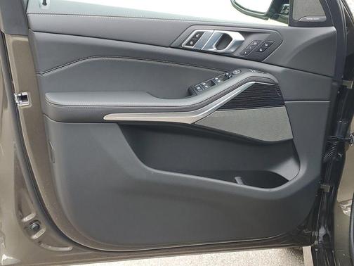 Manhattan Green Metallic 2026 BMW X5 xDrive40i