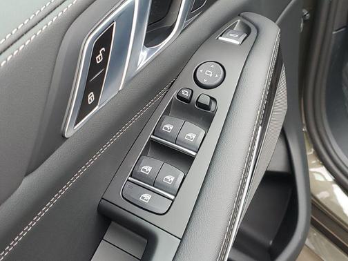 Manhattan Green Metallic 2026 BMW X5 xDrive40i