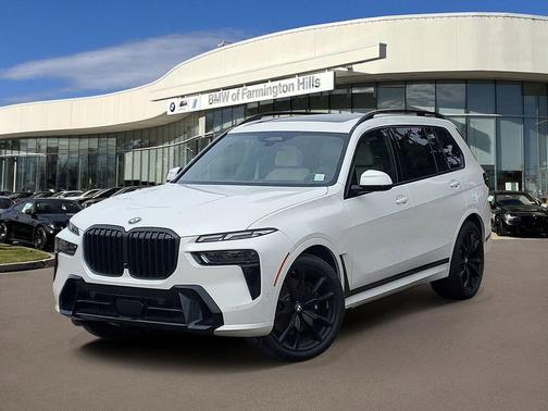 Mineral White Metallic 2026 BMW X7 xDrive40i