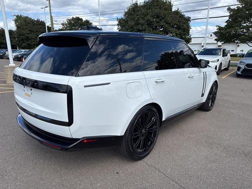 2024 Land Rover Range Rover P530 SE