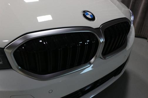 2025 BMW 330 i xDrive