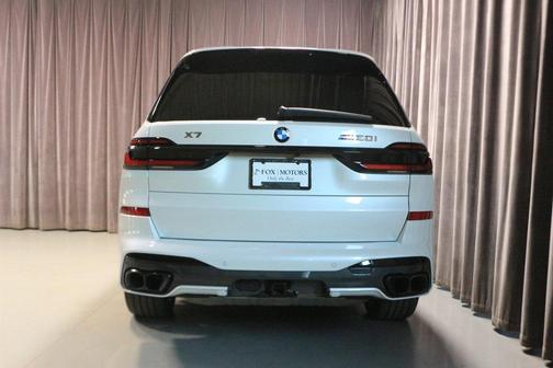 2025 BMW X7 M60i