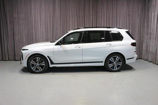 2025 BMW X7 M60i