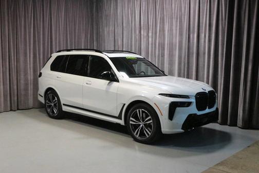 2025 BMW X7 M60i