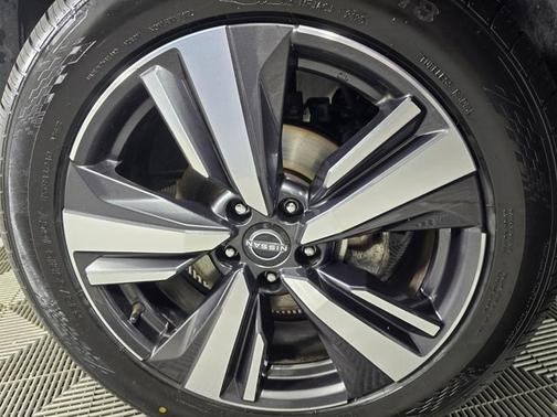 2 Tone White / Black Roof 2023 Nissan Rogue Platinum
