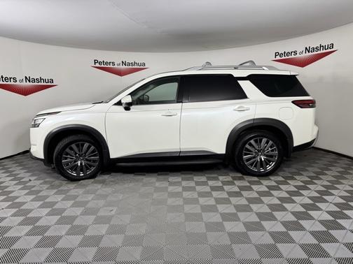 2022 Nissan Pathfinder SL