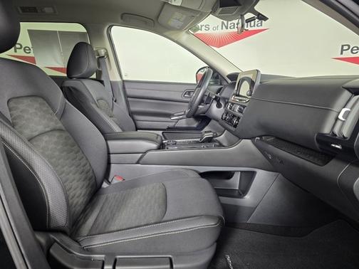 2025 Nissan Pathfinder S