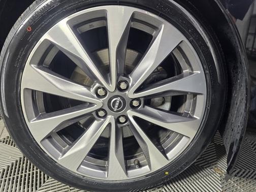 2023 Nissan Maxima Platinum