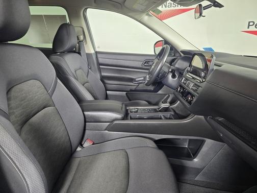2025 Nissan Pathfinder S