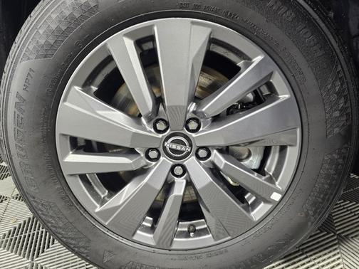 2025 Nissan Pathfinder S