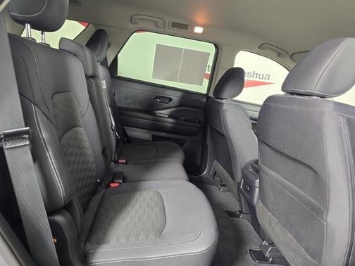 2025 Nissan Pathfinder S
