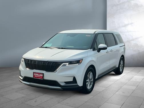 White 2024 Kia Carnival LX