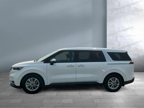 White 2024 Kia Carnival LX