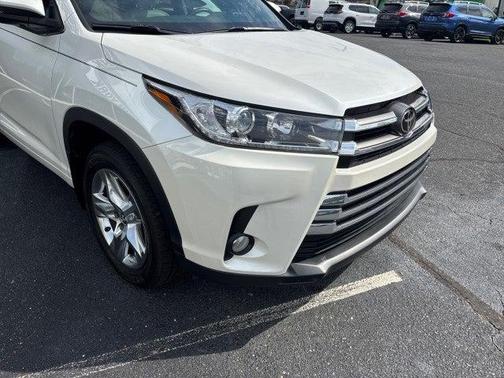 Blizzard Pearl 2017 Toyota Highlander Limited