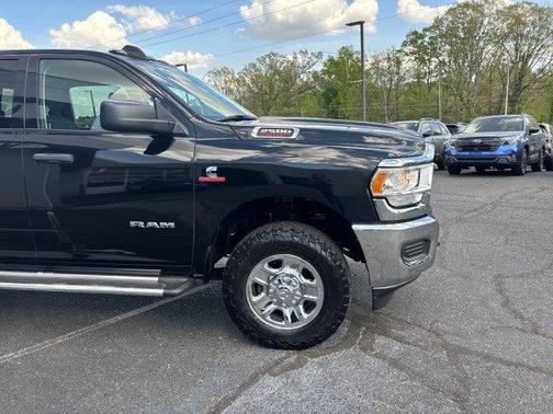 Diamond Black Crystal Pearlcoat 2019 RAM 2500 Tradesman Crew Cab 4x4 8' Box