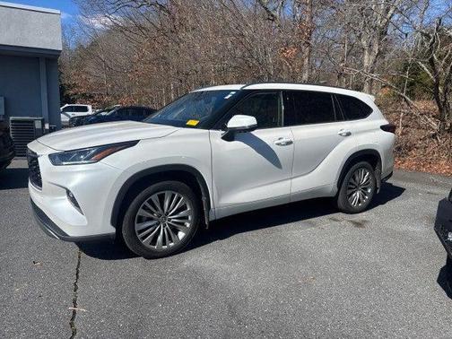2024 Toyota Highlander Platinum