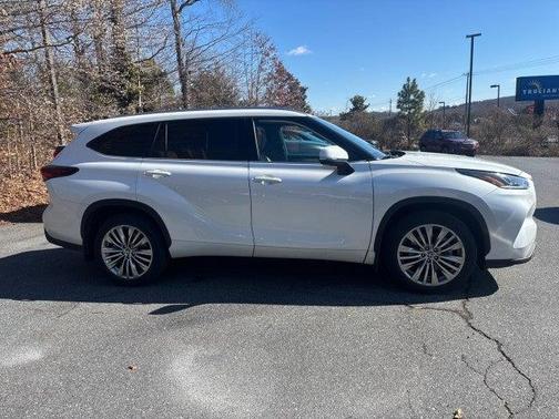 2024 Toyota Highlander Platinum