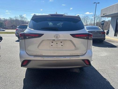 2024 Toyota Highlander Platinum