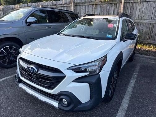 Crystal White Pea 2024 Subaru Outback Limited