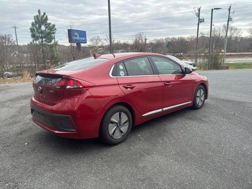 2022 Hyundai IONIQ Hybrid SE
