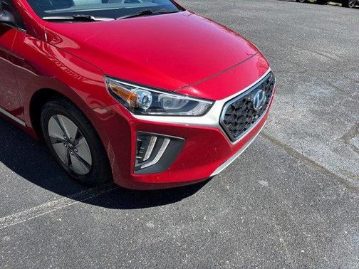 2022 Hyundai IONIQ Hybrid SE