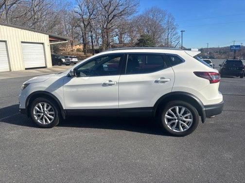 2022 Nissan Rogue Sport SV