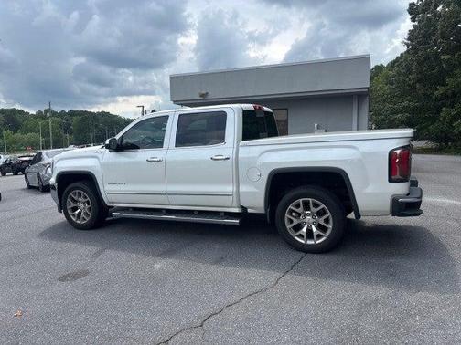 White Frost Tricoat 2017 GMC Sierra 1500 SLT