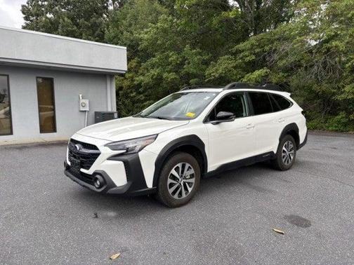 Crystal White Pearl 2025 Subaru Outback Premium