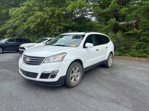 Summit White 2016 Chevrolet Traverse 2LT