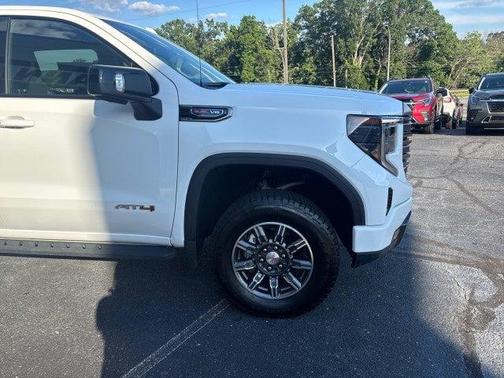Summit White 2024 GMC Sierra 1500 AT4