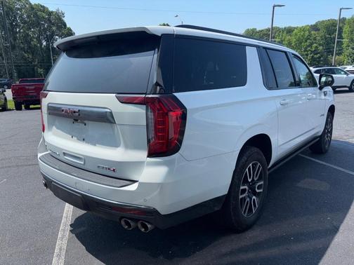 2022 GMC Yukon XL AT4