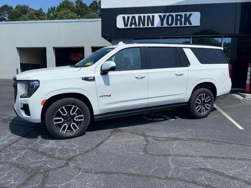2022 GMC Yukon XL AT4