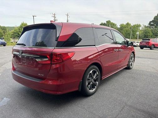 Radiant Red Metallic II [Red] 2022 Honda Odyssey Elite
