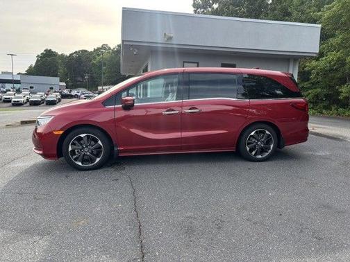 Radiant Red Metallic II [Red] 2022 Honda Odyssey Elite