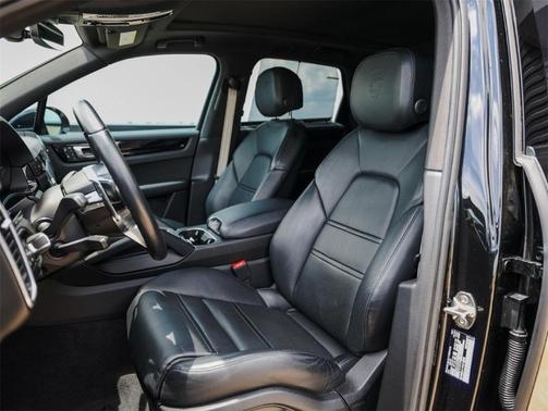 2023 Porsche Cayenne E-Hybrid Platinum Edition