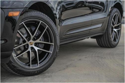 2025 Porsche Macan T