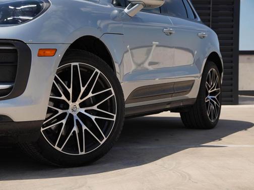 2024 Porsche Macan T