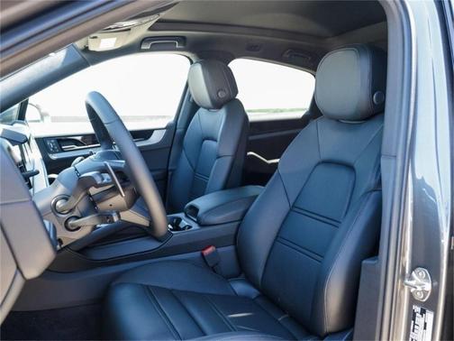 2025 Porsche Cayenne AWD