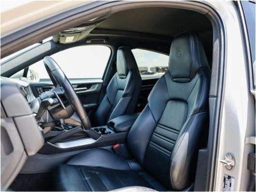 2024 Porsche Cayenne AWD
