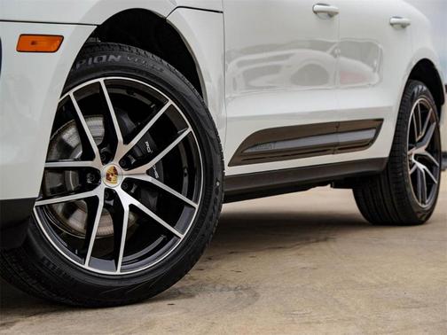 2025 Porsche Macan T