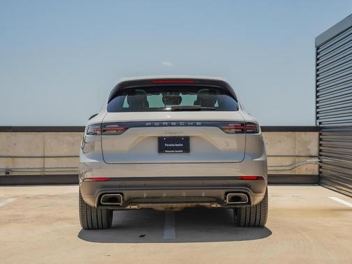 2022 Porsche Cayenne Platinum Edition