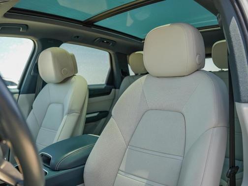 2022 Porsche Cayenne Platinum Edition