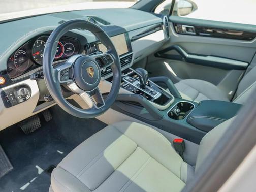 2022 Porsche Cayenne Platinum Edition