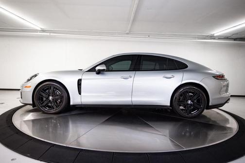 Dolomite Silver Metallic 2023 Porsche Panamera