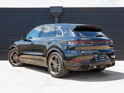 2025 Porsche Cayenne Turbo