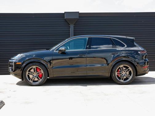 2025 Porsche Cayenne Turbo