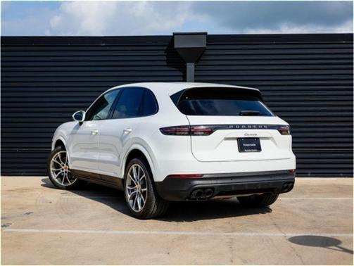 2023 Porsche Cayenne Base (Tiptronic)