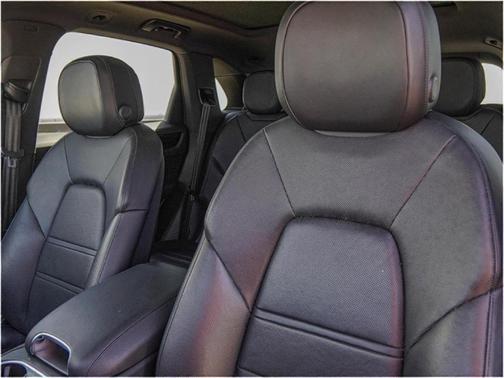 2022 Porsche Cayenne Base (Tiptronic)